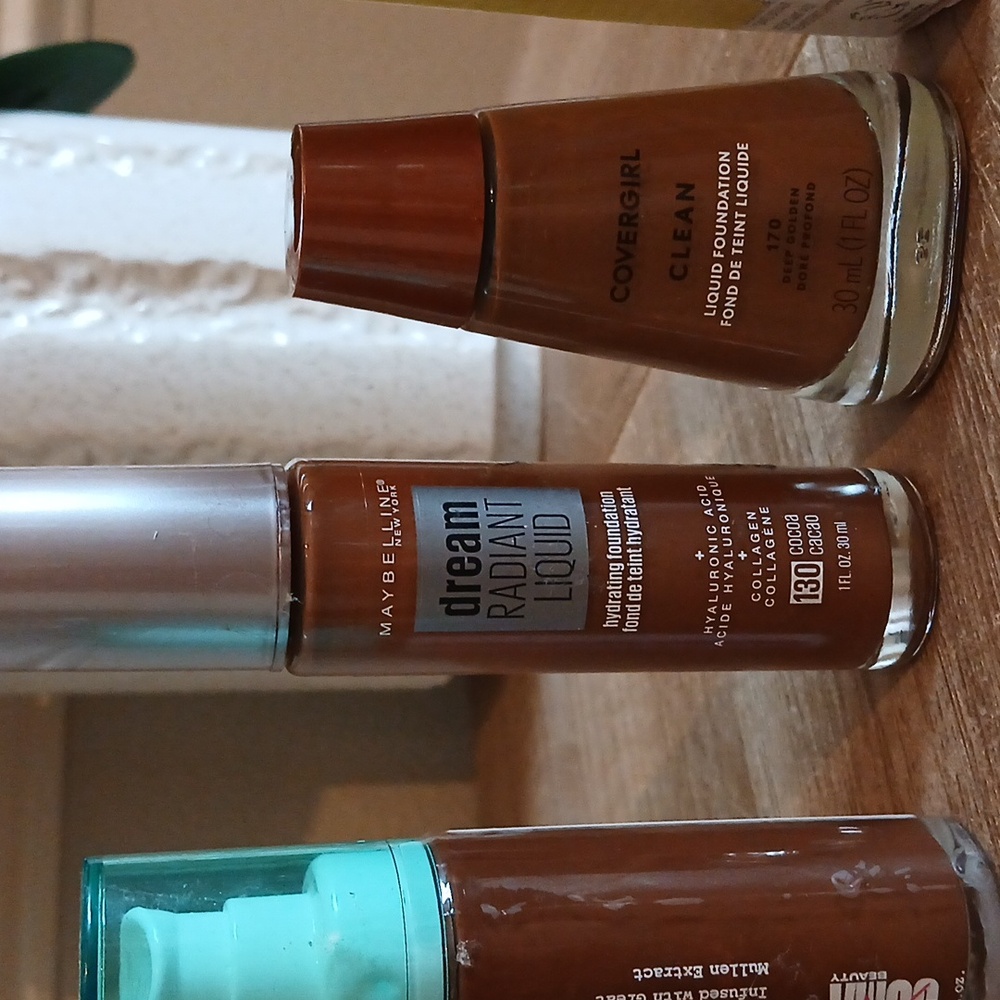 New Uoma, Covergirl, Maybelline Bundle Of 3 Foundation And Concealer Makeup - Picture 12 of 16
